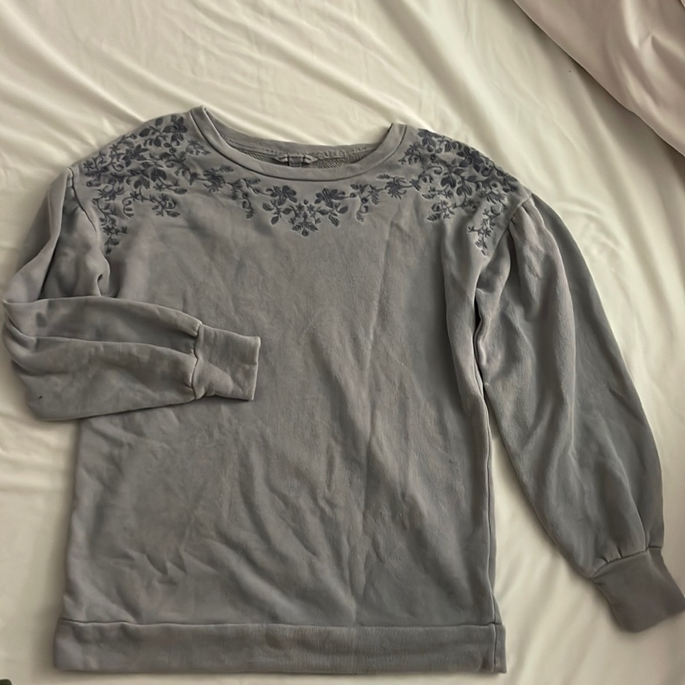 American eagle vintage-esque, floral embroidered crewneck, size M